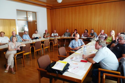 Zahlreiche Vertreter der Vereine - an der Spitze Bgm. Dietmar Lackner - waren gekommen